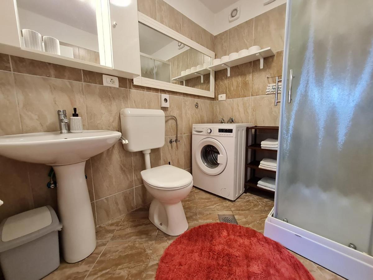 Holiday Home "Mala Kuca " With Heated Pool Pula Exterior photo